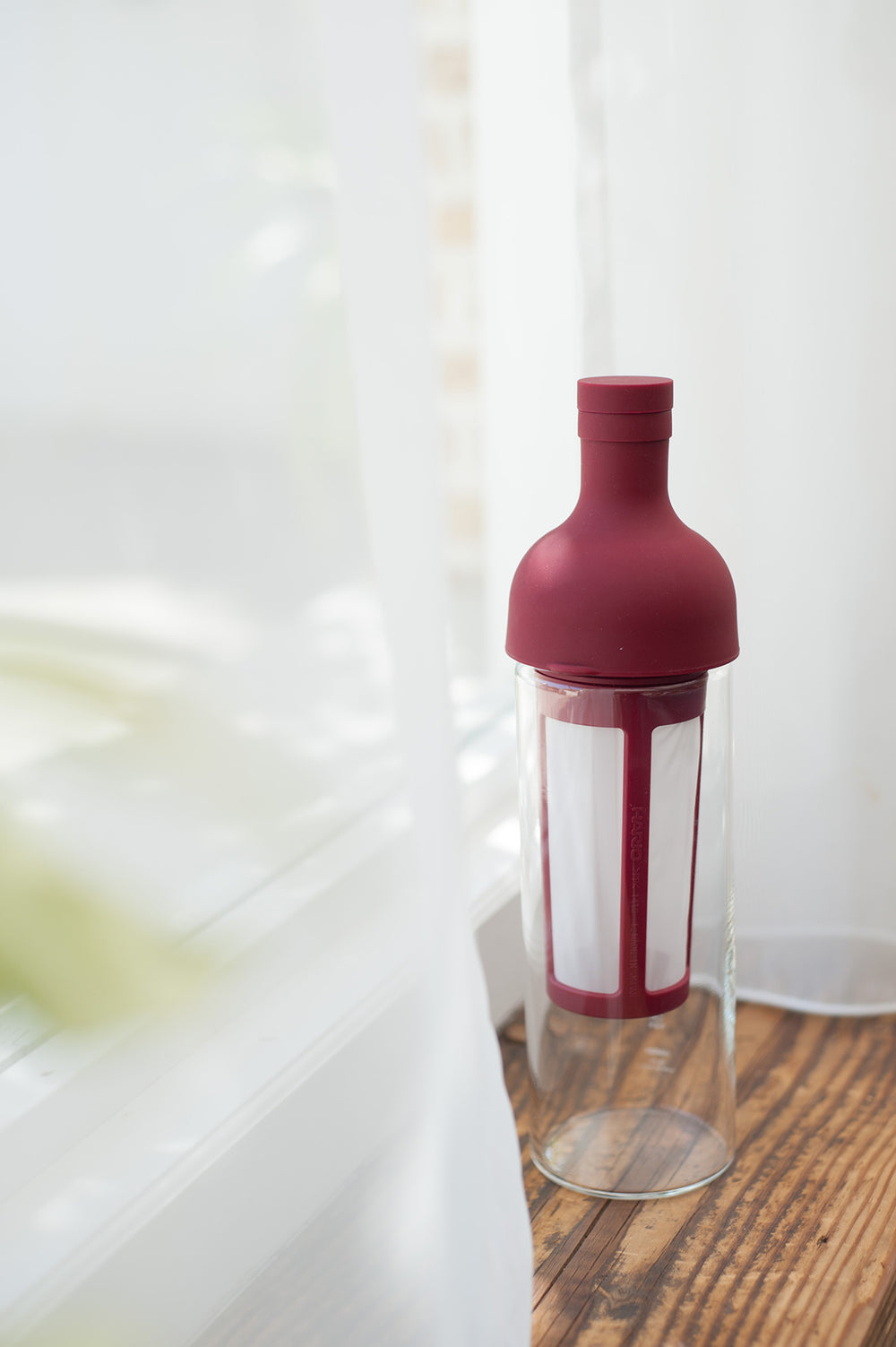 Hario Cold Brew Coffee Filter in Bottle (Cranberry Red)